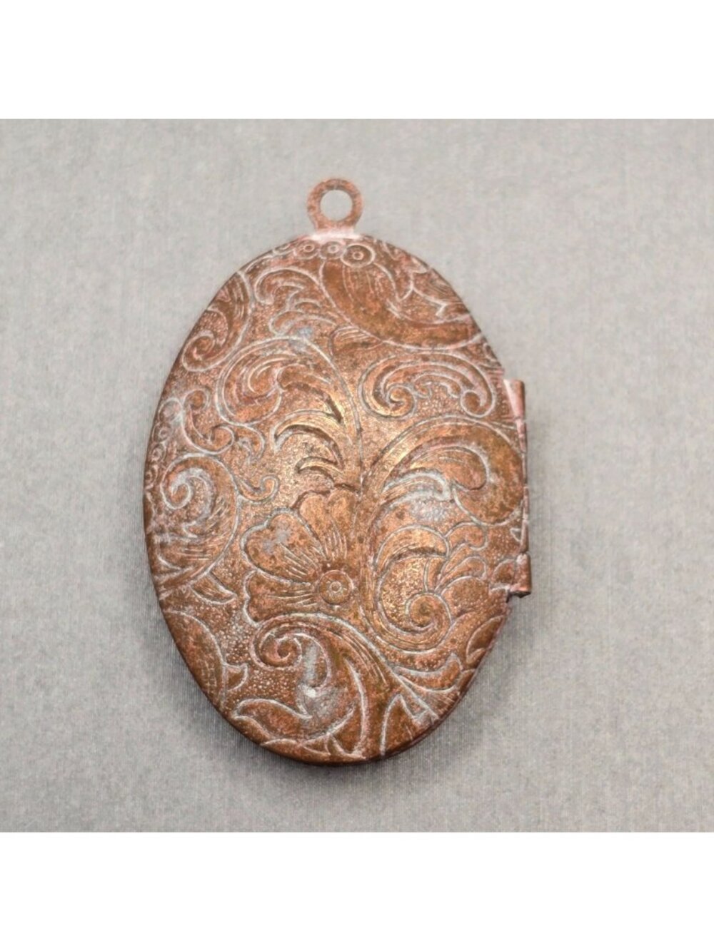 VTG Floral Engraved Oval Locket Pendant 1 5/8" Copper Alloy Art Nouveau Revival - Picture 2 of 10